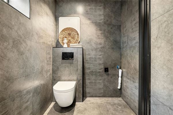 Væghængt toilet - den moderne løsning til dit badeværelse